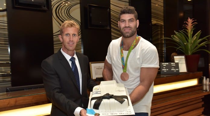 אורי ששון מקבל מדליות נוספת