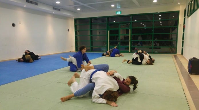 חזק מול כולם