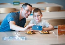 בפעם הראשונה בבניין החדש: אפל ישראל חוגגת את סיום חופשת הקיץ ותחילת שנת הלימודים באירוע מיוחד לתלמידי כיתות א' במרכז הפיתוח החדש בחיפה