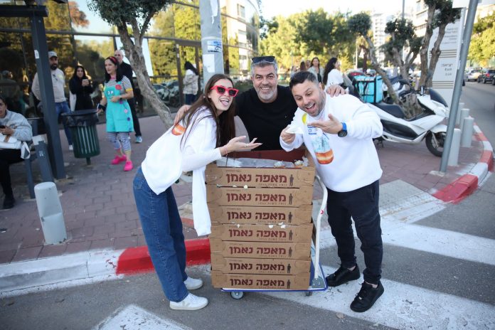 מאפה נאמן עם סיירת הסופגניות והמון סלבס צילום אור גפן