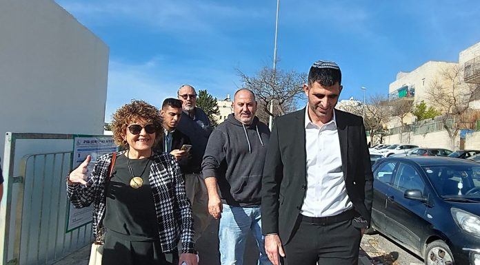 שר התקשורת בביקור בשכונת פסגת זאב