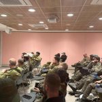 אלעד אפרגן מנכל ישראל אירופה בהרצאה בפני לוחמי גולני במילוואים קרדיט – ישראל אירופה