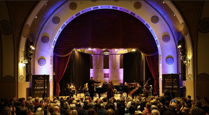 כפיים נור דרוויש וניזאר אלכאטר צילום