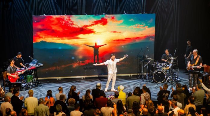 מהר חומה להיכל התרבות: המסע של דוד כהן מירושלים אל תוך הפוסט-טראומה