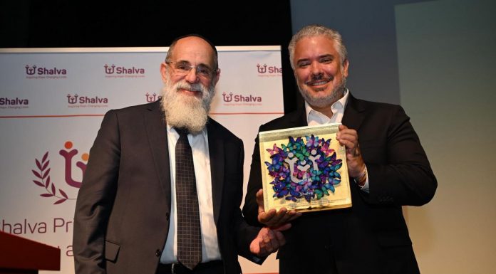נשיא קולומביה לשעבר קיבל פרס הוקרה בירושלים מטעם ארגון שלוה