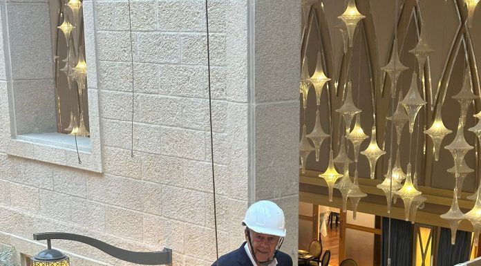 תכירו: הסוכה התלויה הגדולה בעולם