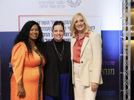 יעל בוים-פיין המנהלת המייסדת של המרכז להוגנות מגדרית בחינוך, באגודה לקידום החינוך, זכתה באות ההוקרה של השרה לשוויון חברתי וקידום מעמד האישה