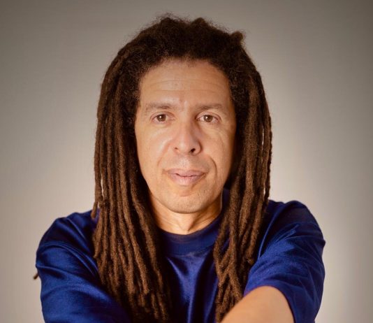 בית הקונפדרציה מארח את יוסי פיין עם "גם וגם" מופע הבכורה לשירי אלבומו החדש