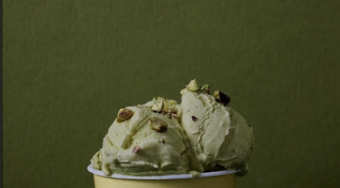 דני אבדיה חוגג אולסטאר ומשיק גלידת פיסטוק עם 21 גרם חלבון במהדורה מוגבלת