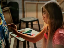 חייתי ביניכם כמו צמח בר: הסיפור הלא יאומן על נערת הרנסנס המחוננת שחייה נגדעו בטבח ה 7 באוקטובר