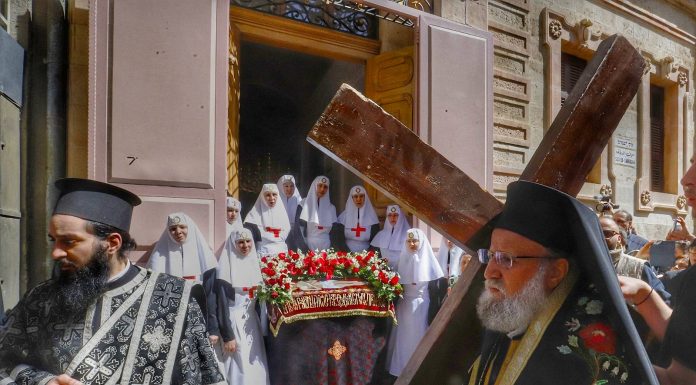 צליל המטה בסימטאות הריקות: יום שישי הטוב בירושלים