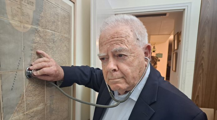 הצופן הגנטי: כך איבד אבא שלי את האפשרות להיות יורשו של בן-גוריון "במלחמת יוה"כ נשבעתי שאקדיש את חיי לבטחון ישראל". אפרים סנה (צילום: דוד חרמץ)