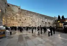 הסקר שמפתיע את ירושלים: דווקא הצעירים מובילים את העלייה לכותל