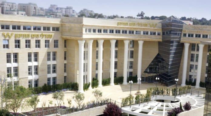 לעולם לא מאוחר לאהוב: אירוע ספיד-דייט ייחודי לגילאי 70+ במגדלי הים התיכון לרגל ט"ו באב