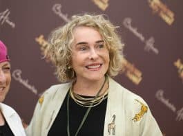 עפר, צבע וגלגול נשמות: המסע הבלתי ייאמן של ברברה היינס אל ליבה של ירושלים